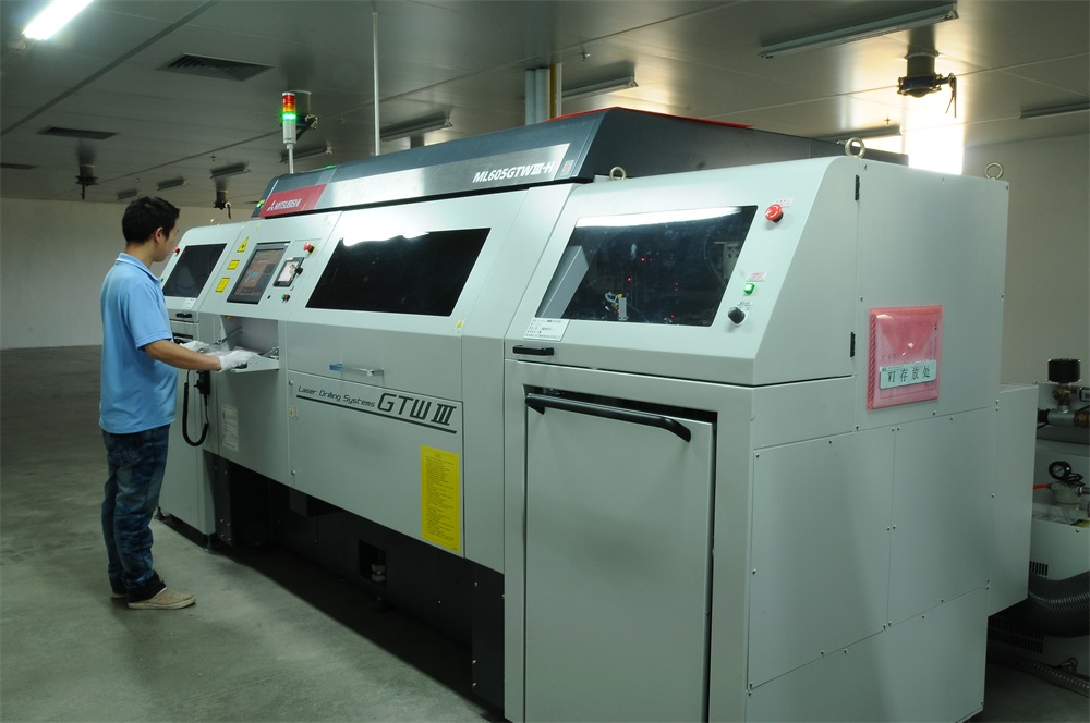 柔性線路板廠家激光鉆孔機(jī)