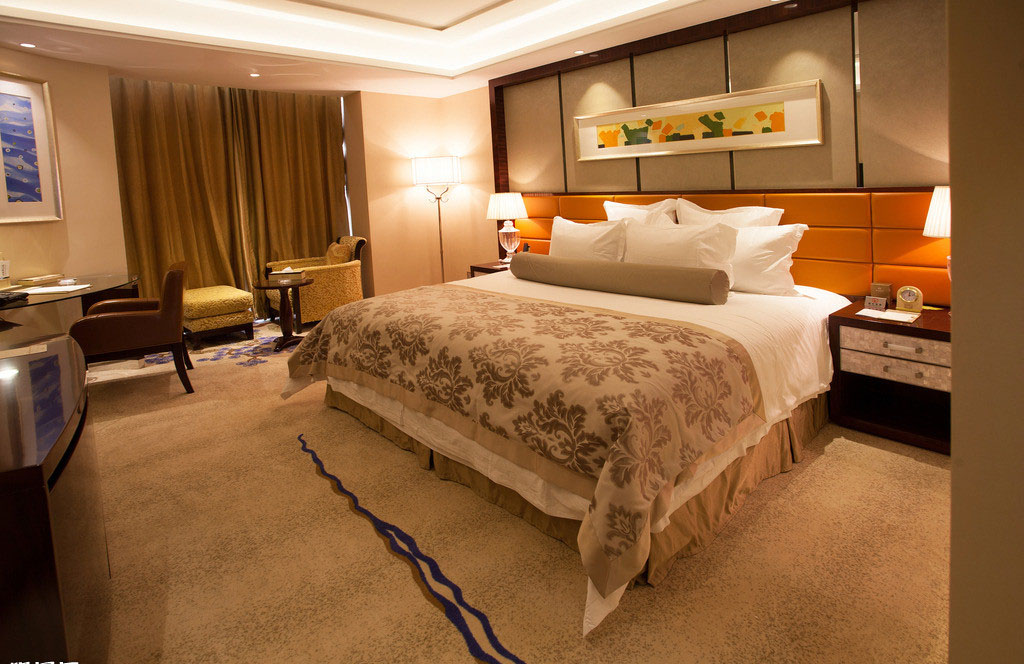 為什么酒店開房要放4個枕頭？很多人不知道！FPC廠為您解惑