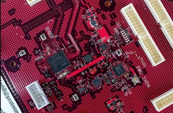 軟板之初代 iPhone，原來真的是一塊電腦主板