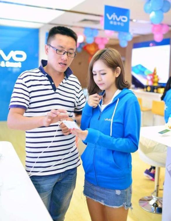 官網(wǎng)和手機(jī)店購買手機(jī)，哪個更好一些，清楚這幾點(diǎn)就明白了